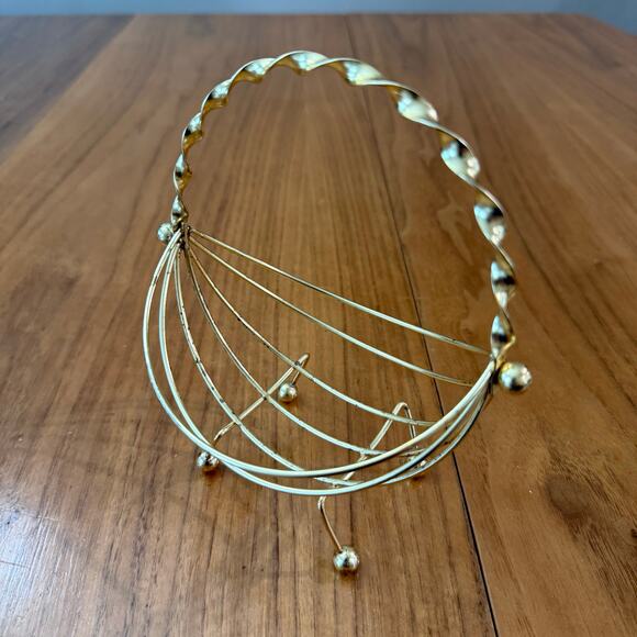 Brass Footed Wire Basket Twist Handle 5.5” x 6.5” - Picture 2 of 8